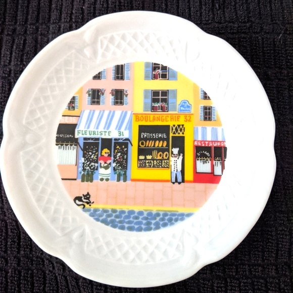 6 French Porcelain Appetizer Plates from France.  Cutting Board & Glass Lid. - Picture 6 of 12